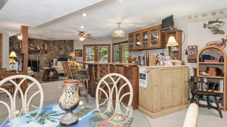 Secluded Custom Built Home on Bull Shoals Lake Peninsula - image 12