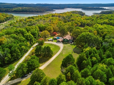 Secluded Custom Built Home on Bull Shoals Lake Peninsula - image 1