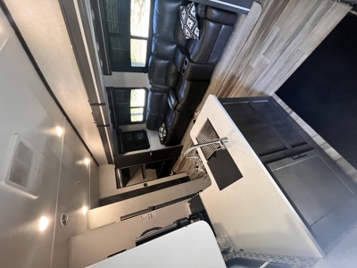 White River Retreat with 1 and 1/2 Bath RV and utilities - image 23