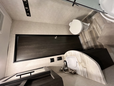 White River Retreat with 1 and 1/2 Bath RV and utilities - image 19