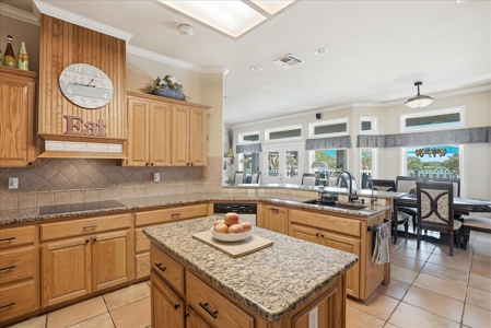 Gorgeous Property for Sale at Lake Corpus Christi - image 9