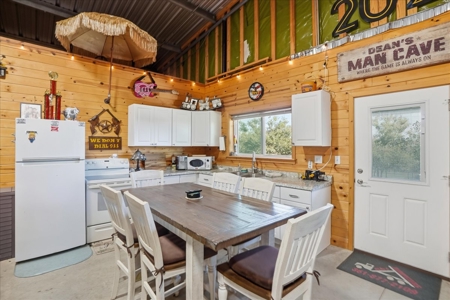 Gorgeous Property for Sale at Lake Corpus Christi - image 33