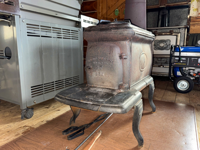 Peaceful Log Cabin Retreat with 128.8 Acres - image 12