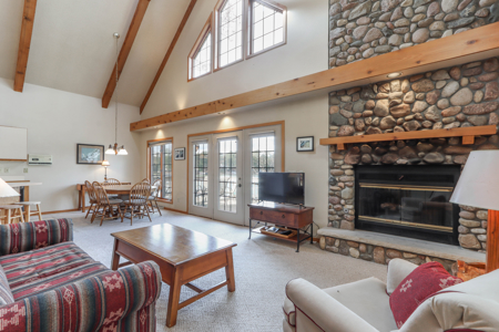 Chain O' Lakes Home For Sale in Waupaca WI - image 4