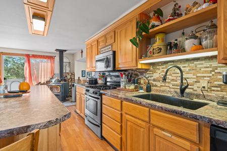 6.27-Acre Country Haven with 3 Bedroom Home - image 11