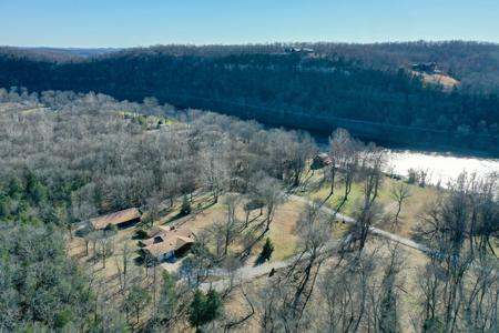 White River Lodge with 2 Guest Cabins For Sale near Flippin, AR - image 9