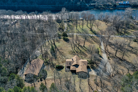 White River Lodge with 2 Guest Cabins For Sale near Flippin, AR - image 3