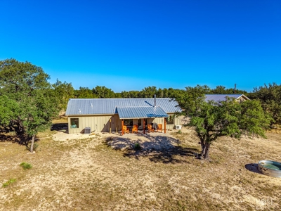 Stunning 2-Bed Home on 34.7 Acre Country Retreat Near Eldorado - image 45