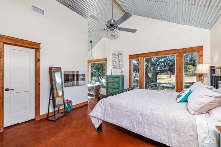 Stunning 2-Bed Home on 34.7 Acre Country Retreat Near Eldorado - image 16