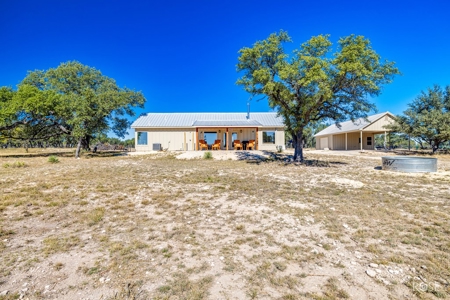 Stunning 2-Bed Home on 34.7 Acre Country Retreat Near Eldorado - image 31