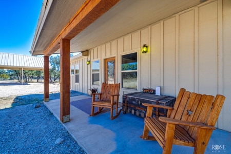 Stunning 2-Bed Home on 34.7 Acre Country Retreat Near Eldorado - image 4
