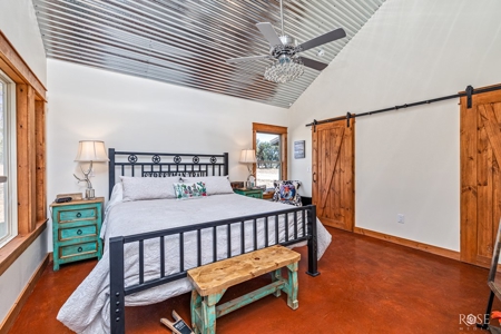 Stunning 2-Bed Home on 34.7 Acre Country Retreat Near Eldorado - image 17