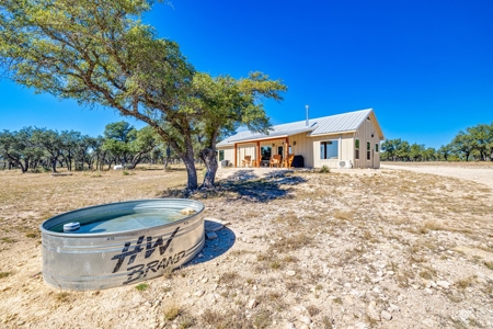 Stunning 2-Bed Home on 34.7 Acre Country Retreat Near Eldorado - image 29