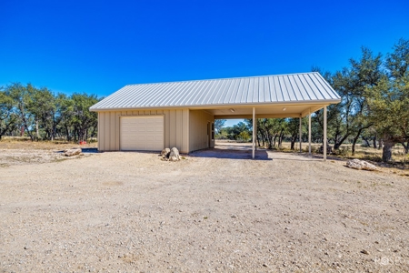 Stunning 2-Bed Home on 34.7 Acre Country Retreat Near Eldorado - image 24