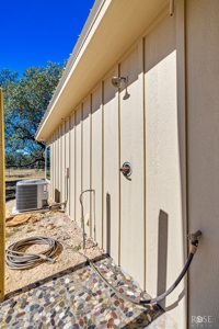 Stunning 2-Bed Home on 34.7 Acre Country Retreat Near Eldorado - image 27