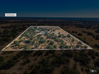 Stunning 2-Bed Home on 34.7 Acre Country Retreat Near Eldorado - image 39