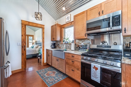 Stunning 2-Bed Home on 34.7 Acre Country Retreat Near Eldorado - image 10