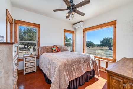 Stunning 2-Bed Home on 34.7 Acre Country Retreat Near Eldorado - image 12