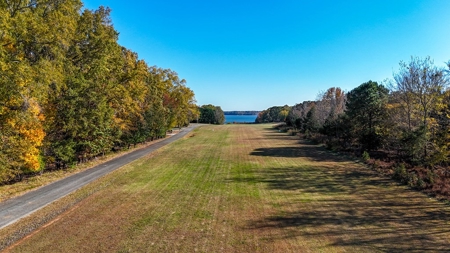 Mid-Century Lakefront Cottage in Merifield Acres – Kerr Lake, VA - image 5
