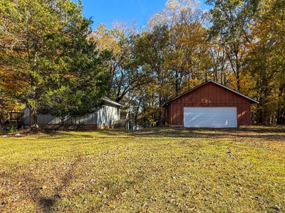 Mid-Century Lakefront Cottage in Merifield Acres – Kerr Lake, VA - image 11