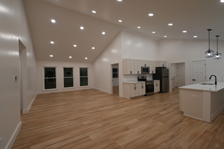 Country Home for Sale on 2.67 Acres in Linden, Tennessee - image 6