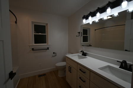 Country Home for Sale on 2.67 Acres in Linden, Tennessee - image 13