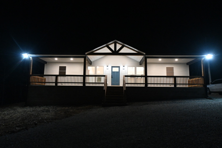 Country Home for Sale on 2.67 Acres in Linden, Tennessee - image 1