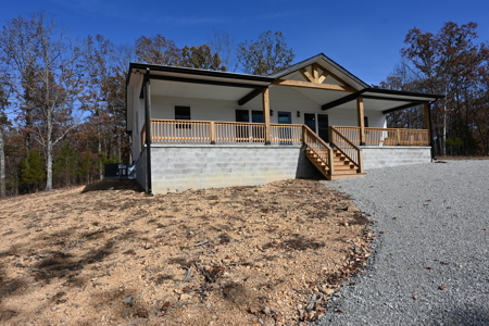 Country Home for Sale on 2.67 Acres in Linden, Tennessee - image 24