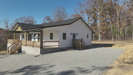 Country Home for Sale on 2.67 Acres in Linden, Tennessee - image 23