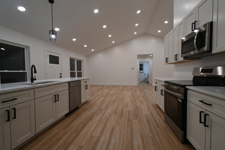 Country Home for Sale on 2.67 Acres in Linden, Tennessee - image 4