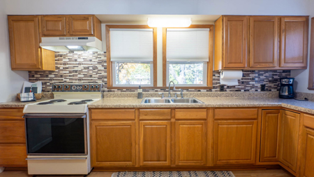 Country Home and Bakery for sale in the Missouri Ozarks - image 20