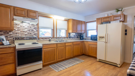 Country Home and Bakery for sale in the Missouri Ozarks - image 19