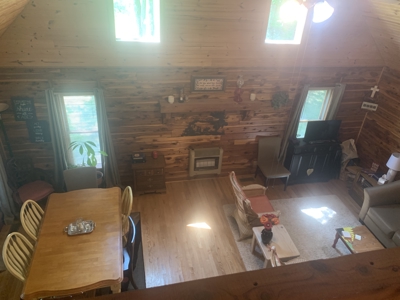 Cozy 2 Story Loft Style Cabin Above Rush - image 14