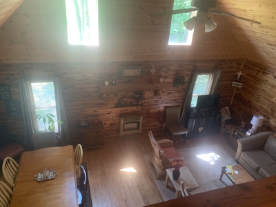Cozy 2 Story Loft Style Cabin Above Rush - image 17