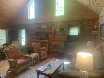 Cozy 2 Story Loft Style Cabin Above Rush - image 8