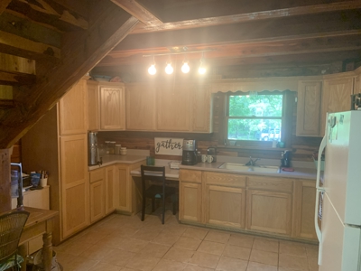 Cozy 2 Story Loft Style Cabin Above Rush - image 4