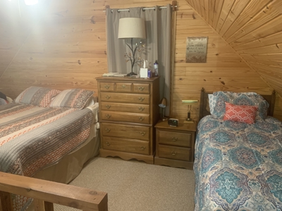 Cozy 2 Story Loft Style Cabin Above Rush - image 12