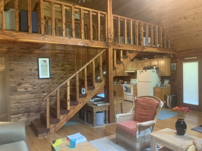 Cozy 2 Story Loft Style Cabin Above Rush - image 10