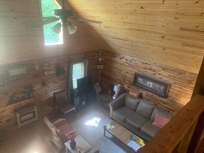 Cozy 2 Story Loft Style Cabin Above Rush - image 18