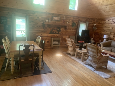 Cozy 2 Story Loft Style Cabin Above Rush - image 6