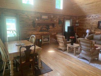 Cozy 2 Story Loft Style Cabin Above Rush - image 7