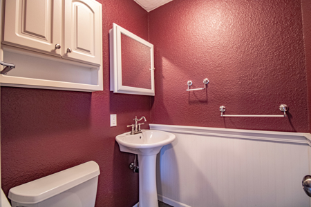 Country Home Anamosa Iowa For Sale - image 11