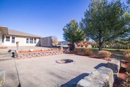 Country Home Anamosa Iowa For Sale - image 24