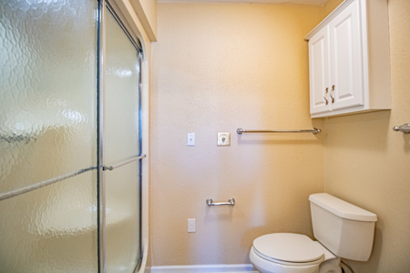 Country Home Anamosa Iowa For Sale - image 16