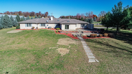 Country Home Anamosa Iowa For Sale - image 3