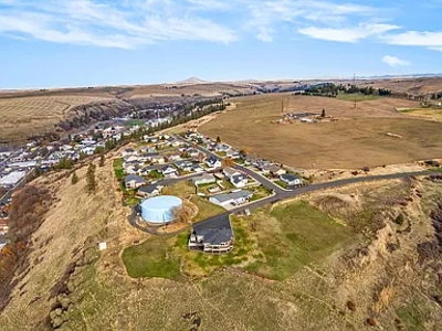 DISCOVER comfort, privacy, and remarkable views in Colfax WA - image 42