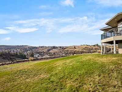 DISCOVER comfort, privacy, and remarkable views in Colfax WA - image 38