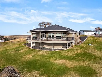 DISCOVER comfort, privacy, and remarkable views in Colfax WA - image 36