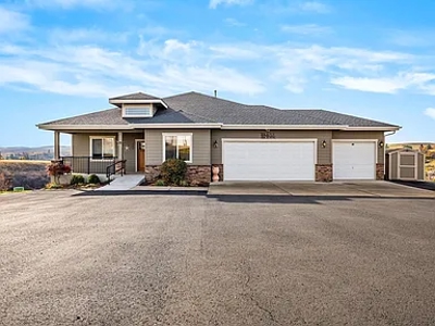 DISCOVER comfort, privacy, and remarkable views in Colfax WA - image 2