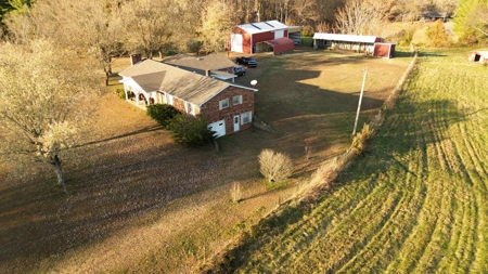 Brick Home on 1.42+/- Acres in Hestand, KY - image 3